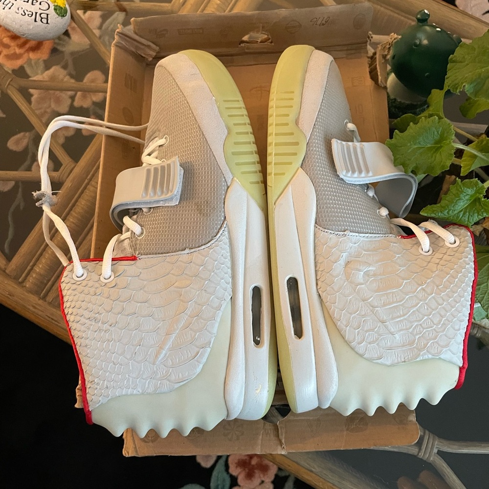 Nike Air Yeezy 2 NRG Pure Platinum W/ box & Dust Bag NIB - Picture 11 of 13